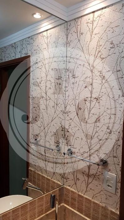 Casa em condomínio fechado disponível para venda.