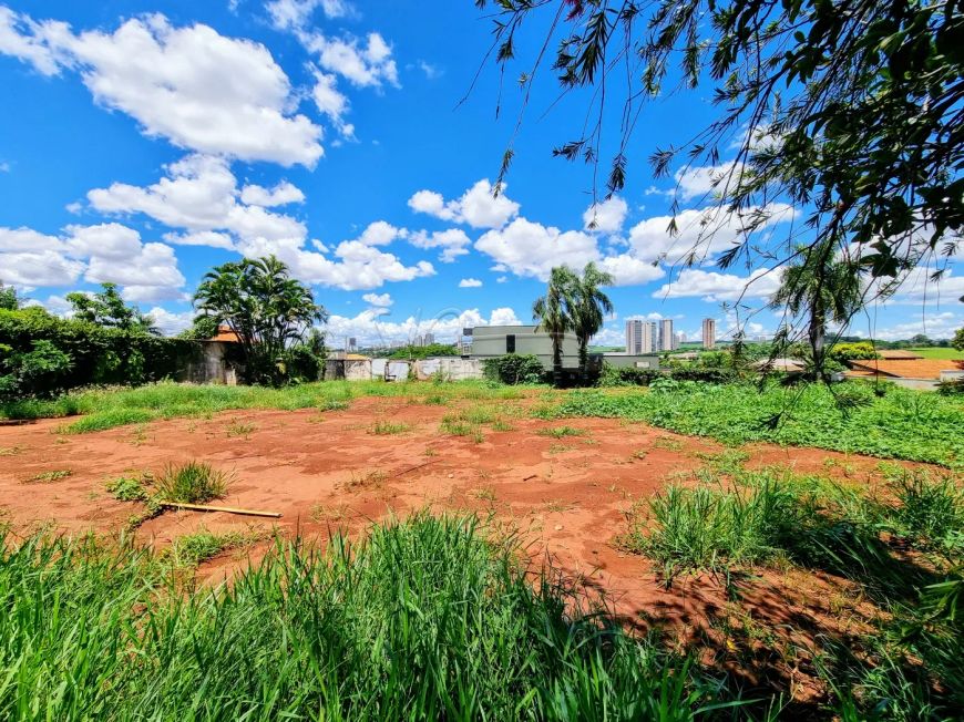 Terreno de 848m² à venda em condomínio - Royal Park