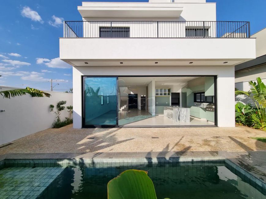 Casa sobrado de 248m² com 03 suítes à venda em condomínio - Vila do Golfe