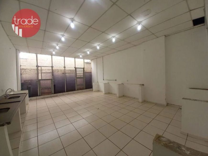 Imóvel comercial com 1200 m² em localização privilegiada.