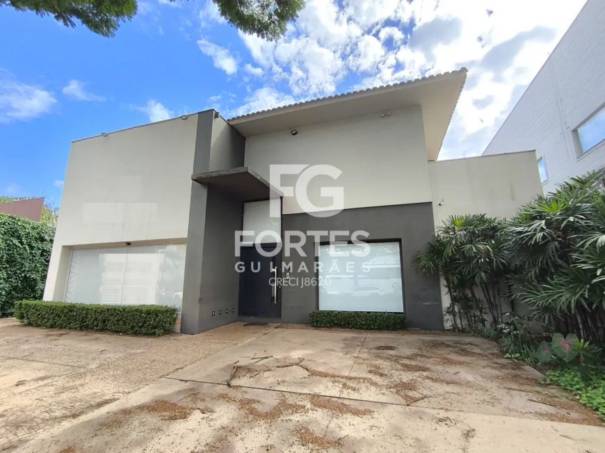 Imóvel Comercial Sobrado com 900m² de área construída em um terreno de 890,50m², sendo um grande sal