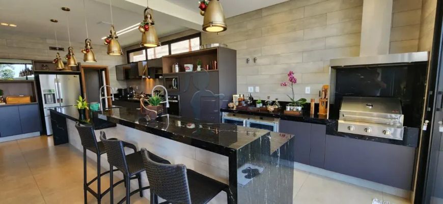 Casa sobrado de 355m² com 03 suítes à venda em condomínio - Quinta dos Ventos