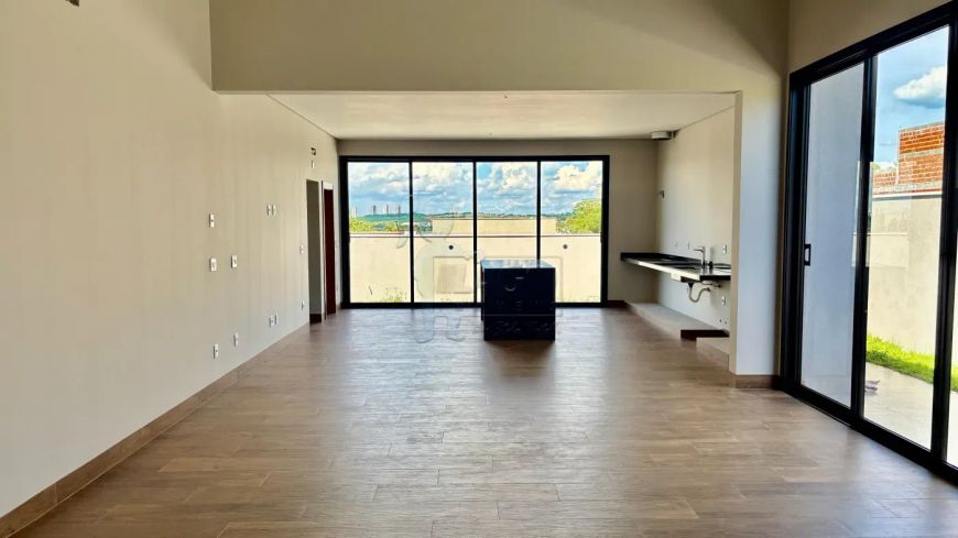 Casa de 240m² com 03 suítes à venda em condomínio - Alphaville