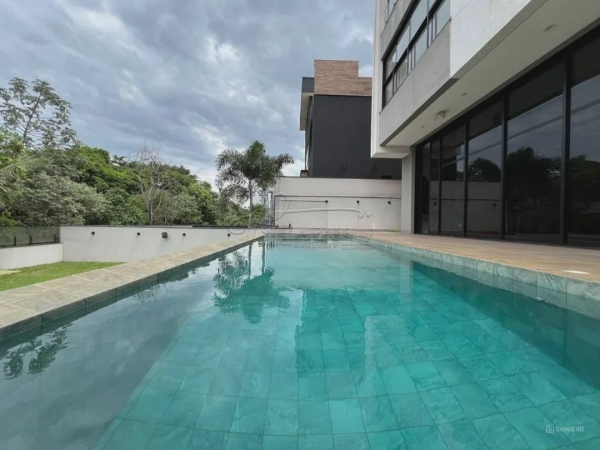 Casa sobrado de 600m² com 04 suítes à venda em condomínio - Arara Vermelha