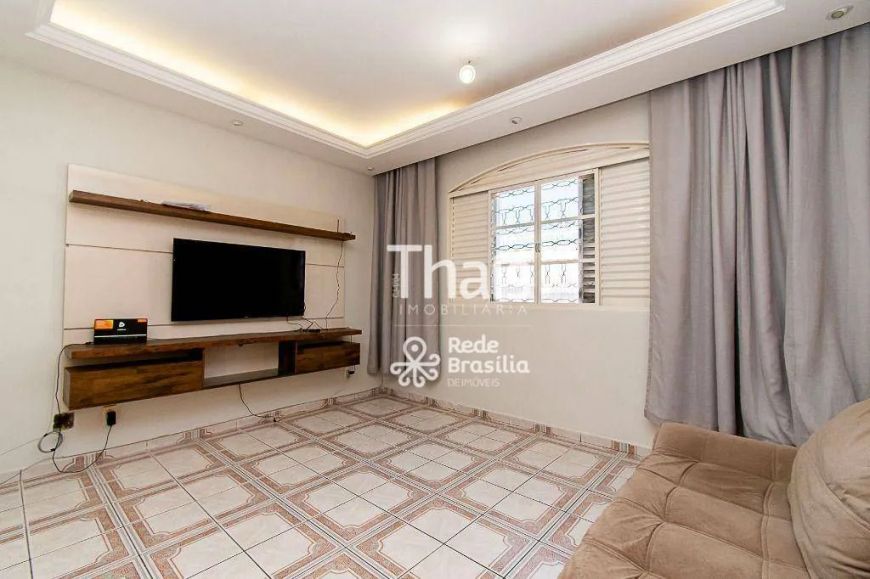 QS 12 conjunto 8 Riacho Fundo 1 Casa com 5 Quartos 2 suites hidromassagem churrasqueira