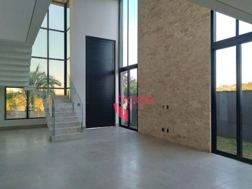 Casa para Vender em Condomínio Fechado de 05 Suítes no Bairro Residencial e Empresarial Alphaville e