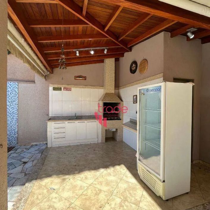 Casa Térrea para Venda ou Locação de 04 Quartos no Bairro City Ribeirão em Ribeirão Preto com Piscin