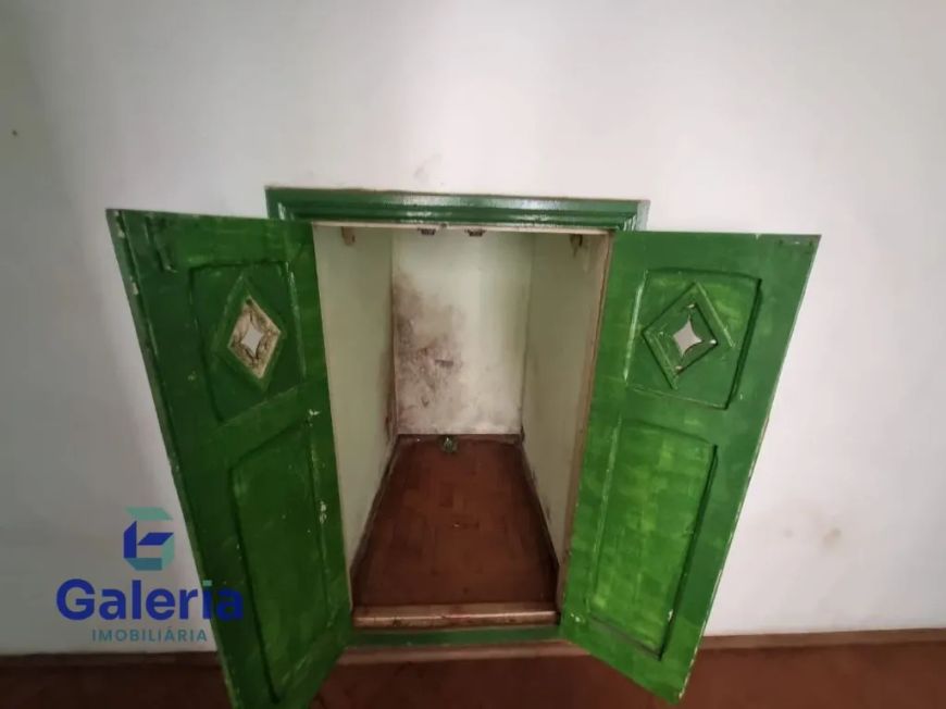 Casa sobrado com 7 quartos à venda, 204m² - Centro