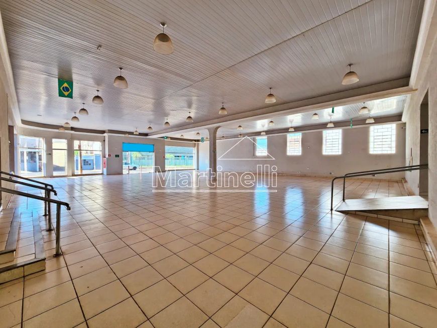 Salão Comercial de 3.619m² de área terreno e 2.398m² de área construída para locação, próximo ao Hos