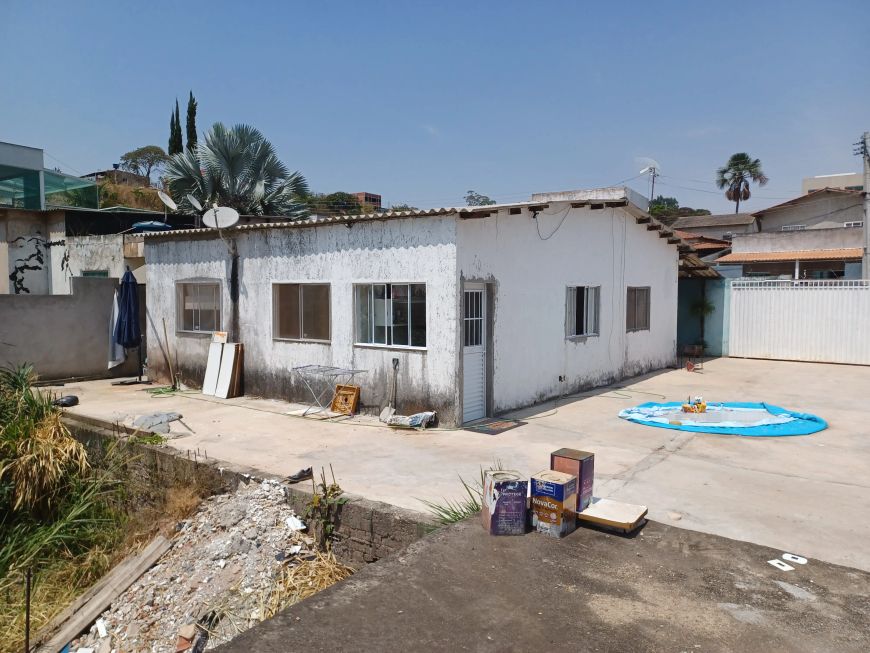 Ótima casa com 3 qts a venda com 1 suite lote de 900m² cond fechado chácara 15A conj 5 Árniqueira