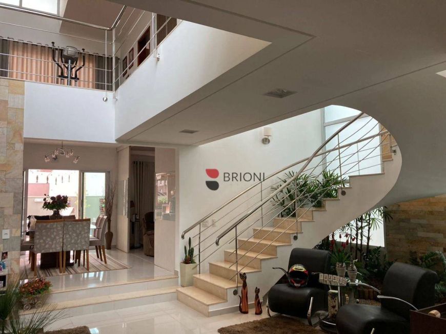 Casa sobrado alto padrão com 338 m², 4 quartos (sendo 03 suites) à venda no Condomínio Paineiras em