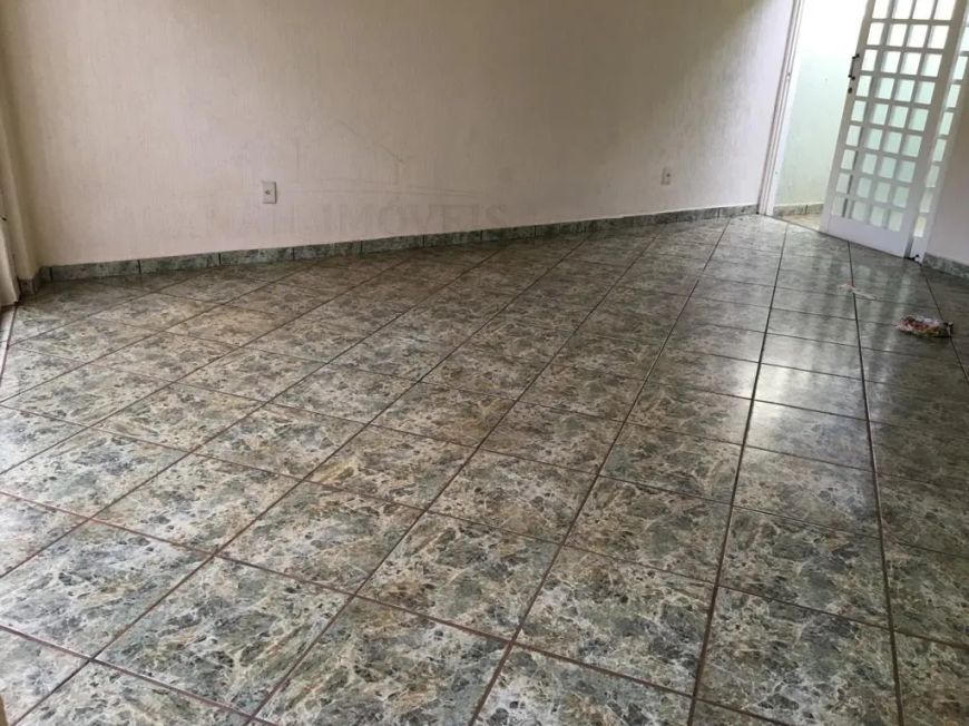 Casa padrão em Vila Amelia - Ribeirão Preto