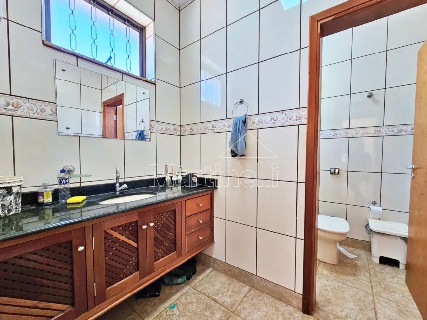 Sobrado Alto Padrão de 640m² de área construida à venda no Condomínio Royal Park. Excelente localiza