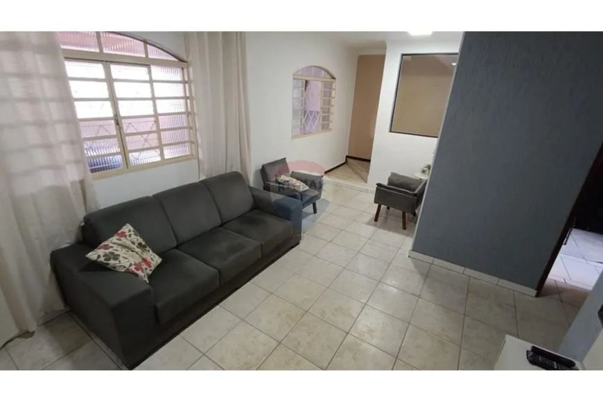 Sobrado com 5 quartos a venda- Quadra 204 Recanto das Emas