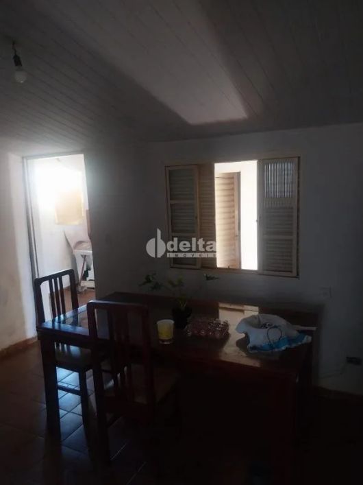 Casa disponível para venda no bairro Daniel Fonseca em Uberlândia-MG