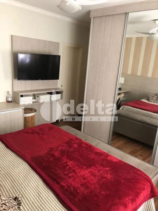 Casa residencial disponível para venda no bairro Presidente Roosevelt em Uberlândia-MG