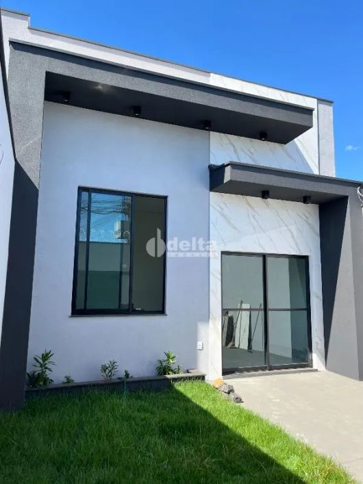 Casa residencial disponível para venda no bairro Jardim Brasília em Uberlândia-MG