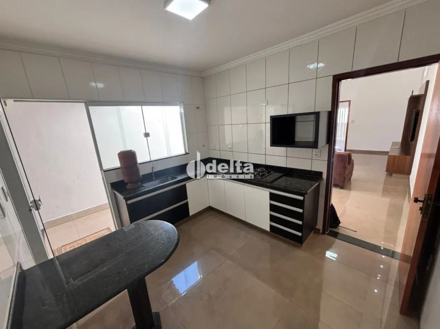 Casa disponível para aluguel e venda no bairro São Jorge em Uberlândia-MG