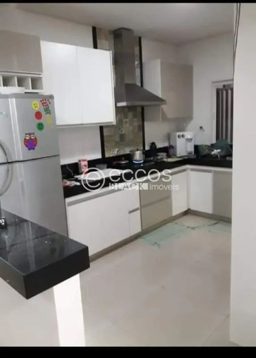 Casa à venda, 3 quartos, 1 suíte, 3 vagas, Jardim Patrícia - Uberlândia/MG