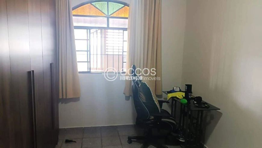 Casa à venda, 3 quartos, 1 suíte, 3 vagas, Custódio Pereira - Uberlândia/MG