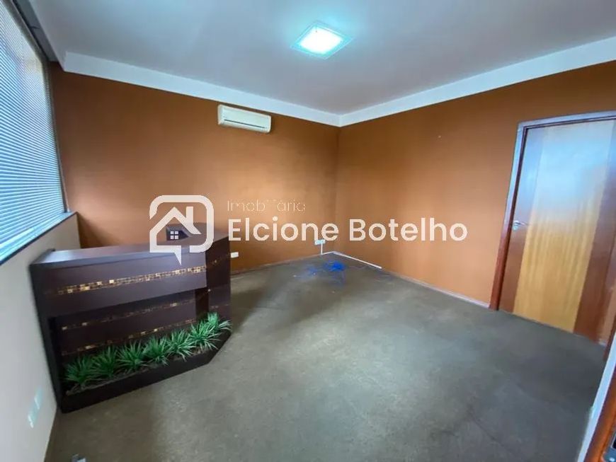 Prédio para aluguel de aprox. 322 m², no bairro Centro - Uberlândia - MG