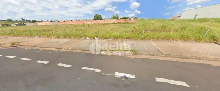 Área disponível para venda no bairro Residencial Pequis em Uberlândia-MG