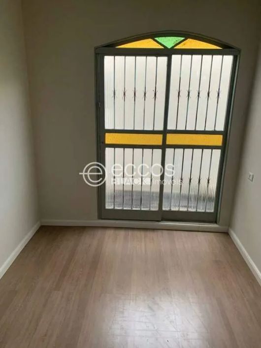 Casa à venda, 5 quartos, 1 suíte, 2 vagas, Custódio Pereira - Uberlândia/MG