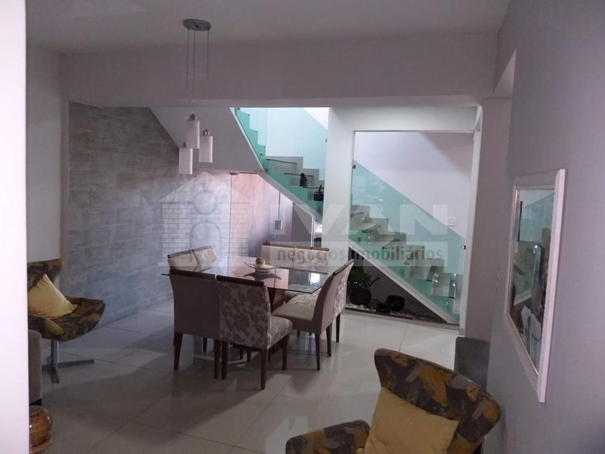 Casa Sobrado à Venda