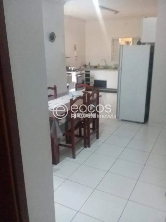 Casa à venda, 3 quartos, 1 suíte, 2 vagas, Planalto - Uberlândia/MG