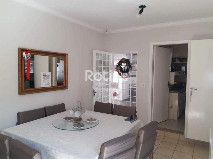 Casa à venda, 4 quartos, Vigilato Pereira - Uberlândia/MG - Rotina Imobiliária