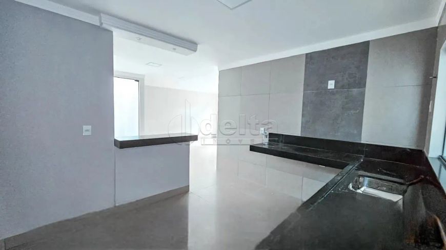 Casa residencial disponível para venda no bairro Cidade Jardim em Uberlândia-MG