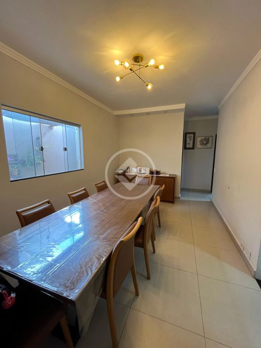 Casa 180m² 3 quartos, sendo 1 suíte. 2 vagas cobertas de garagem. codigo: 111212