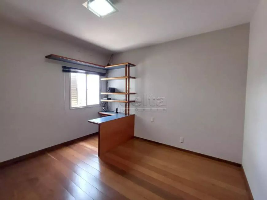 Casa disponível para venda no bairro Tabajaras em Uberlândia-MG