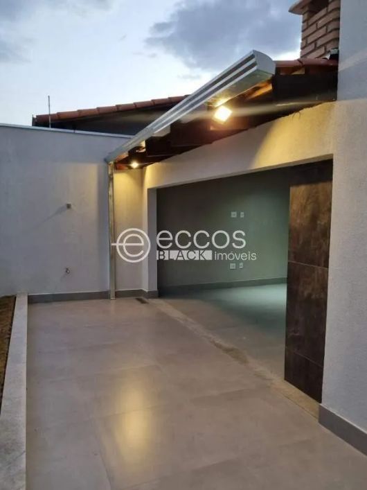 Casa à venda, 3 quartos, 1 suíte, 2 vagas, Jardim Europa - Uberlândia/MG