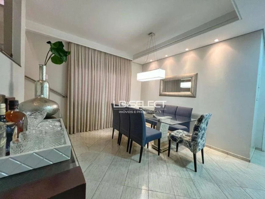 Casa no bairro Vigilato Pereira com quatro suítes e varanda gourmet completa.