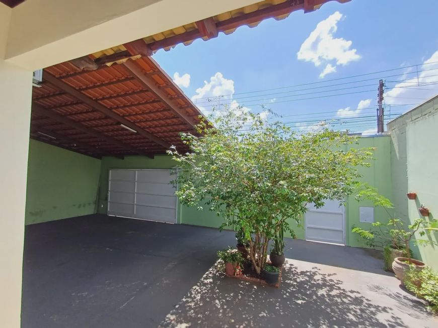 Casa à venda no bairro Santa Mônica.