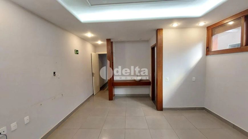 Casa comercial disponível para locação no bairro Fundinho em Uberlândia-MG