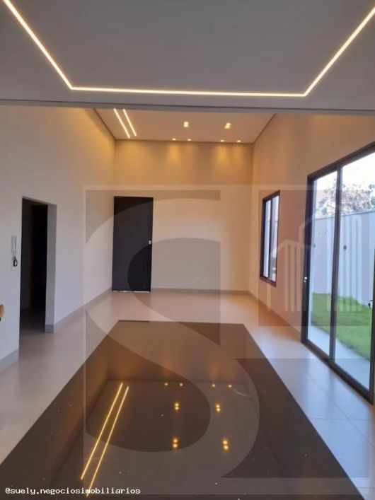 Casa para Venda em Uberlândia, Jardim Europa, 3 dormitórios, 1 suíte, 2 banheiros, 2 vagas