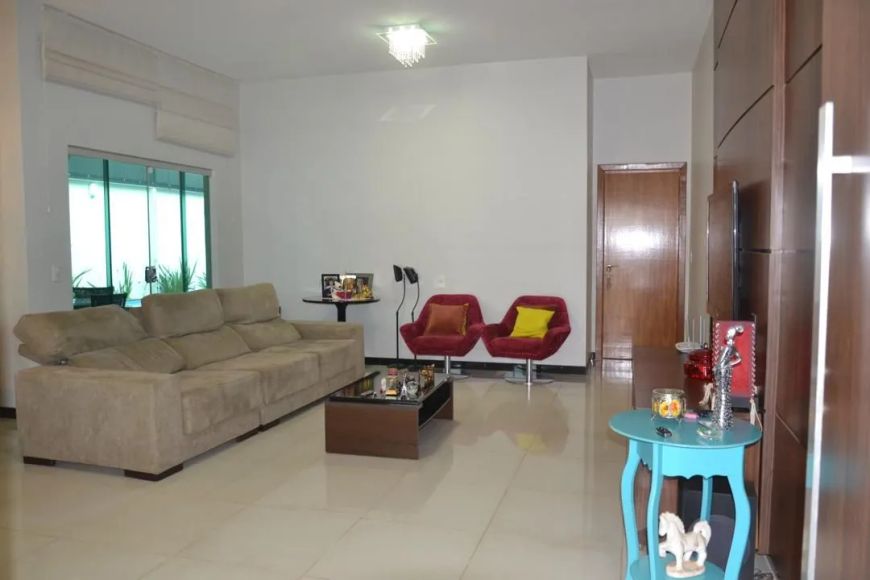 Casa à venda no bairro Santa Mônica em Uberlândia