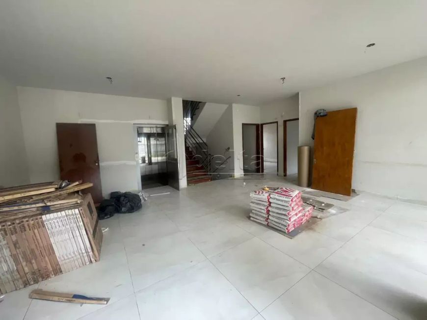 Casa comercial disponível para locação no bairro Lídice em Uberlândia-MG.
