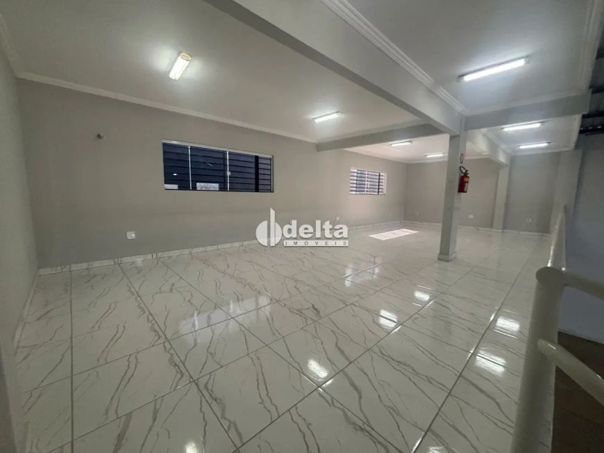 Galpão disponível para locação no bairro Jardim Inconfidência em Uberlândia-MG
