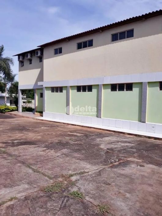 Galpão disponível para locação no bairro Chácaras Tubalina e Quartel em Uberlândia-MG
