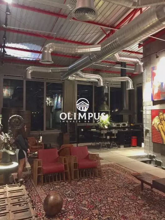 Belíssima casa estilo sobrado no bairro Cidade Jardim com 4 suítes - Uberlândia-MG