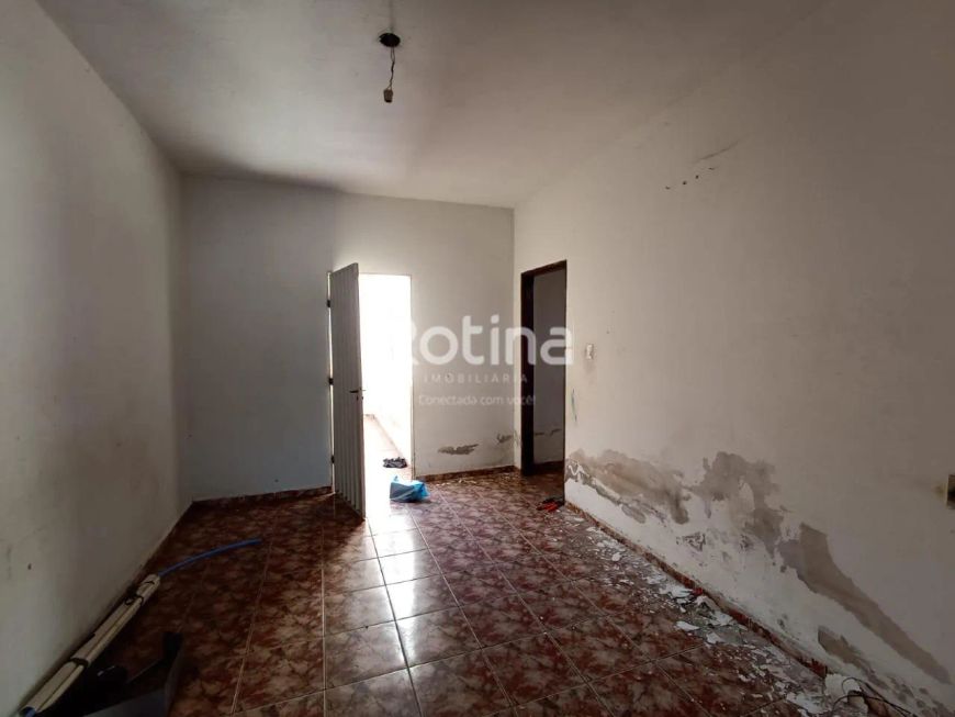 Colônia à venda, 2 quartos, Marta Helena - Uberlândia/MG - Rotina Imobiliária