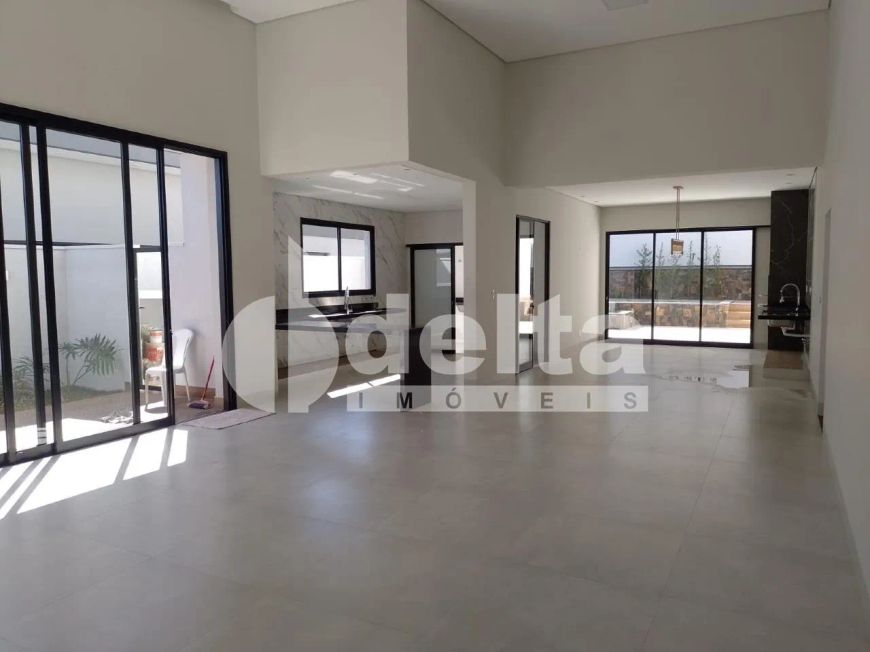 Casa no condomínio Alphaville 1 disponível para venda em Uberlândia-MG
