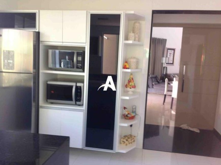 Casa com 370m² à venda no Jardim Karaíba