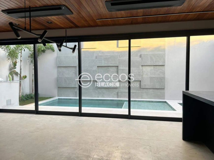Casa à venda, 4 quartos, 4 suítes, 4 vagas, Morada da Colina - Uberlândia/MG