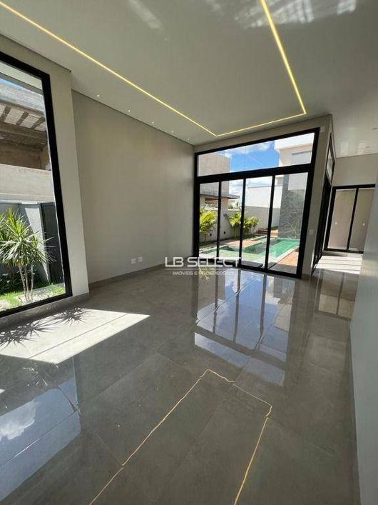 Casa no Condomínio Alphaville I com três suíte e área gourmet completa.