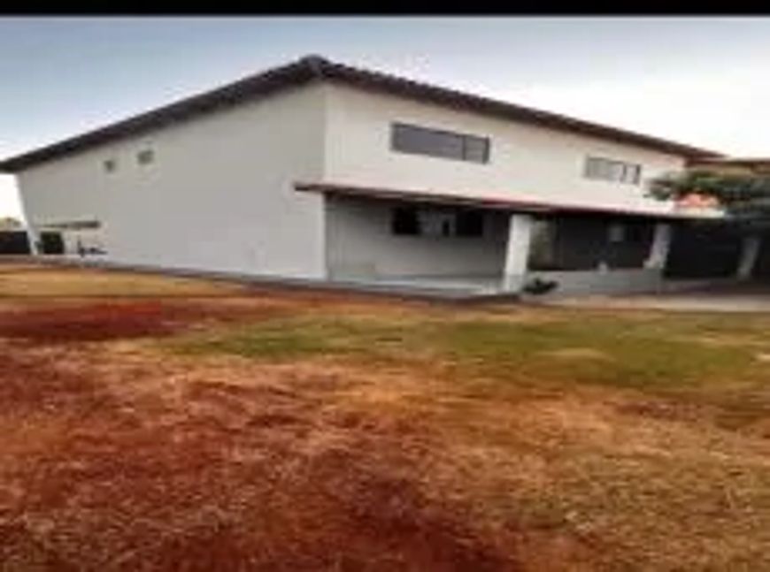 Vende casa com 4 quartos em Região dos Lagos - Brasília - DF