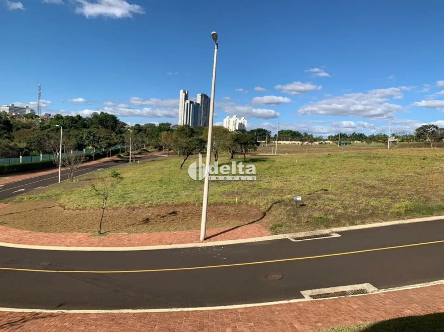 Terreno em condomínio disponível para venda no bairro Gávea em Uberlândia MG